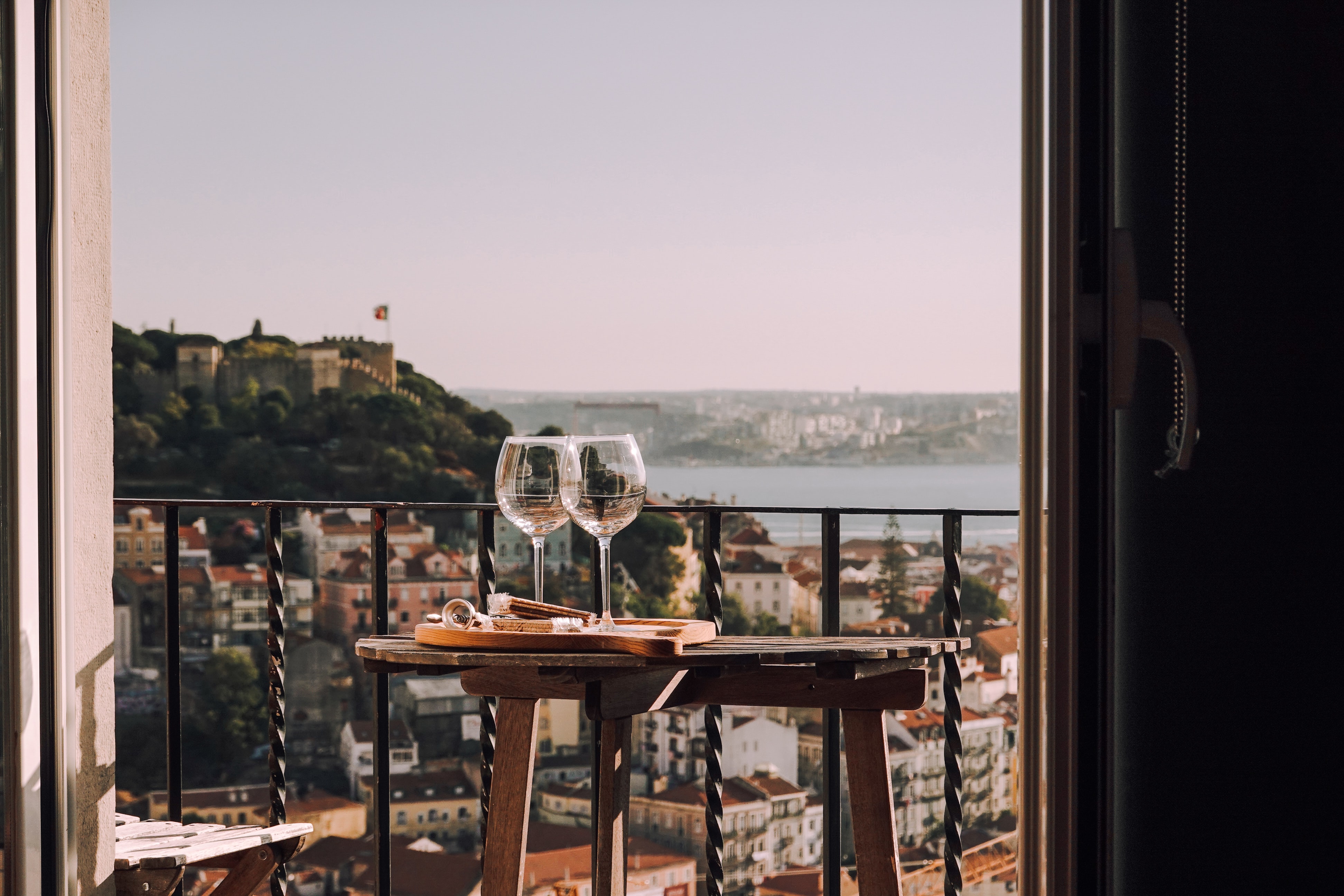 ¿Mar, montaña o lago? Sea cual sea tu destino, estos son los vinos que podrás disfrutar durante tus vacaciones. ¿Mar, montaña o lago? Sea cual sea tu destino, estos son los vinos que podrás disfrutar durante tus vacaciones.